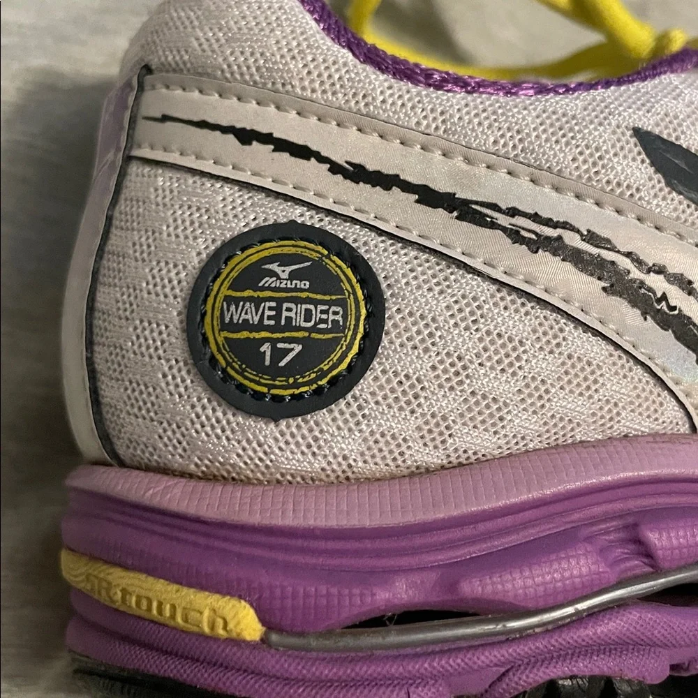 Mizuno Wave Rider 17 - Picture 2 of 4